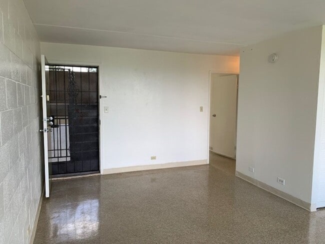 Building Photo - Hokuahi Apts - 2 Bedroom 1 Bath Unit w/ 1 ...