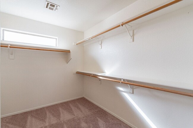 Building Photo - AVAILABLE JULY - Three Bedrooms + Loft!