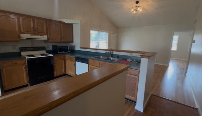 Building Photo - 1016 Champion Dr