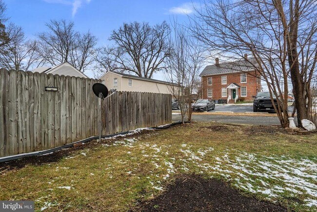 Building Photo - 119 E Main St