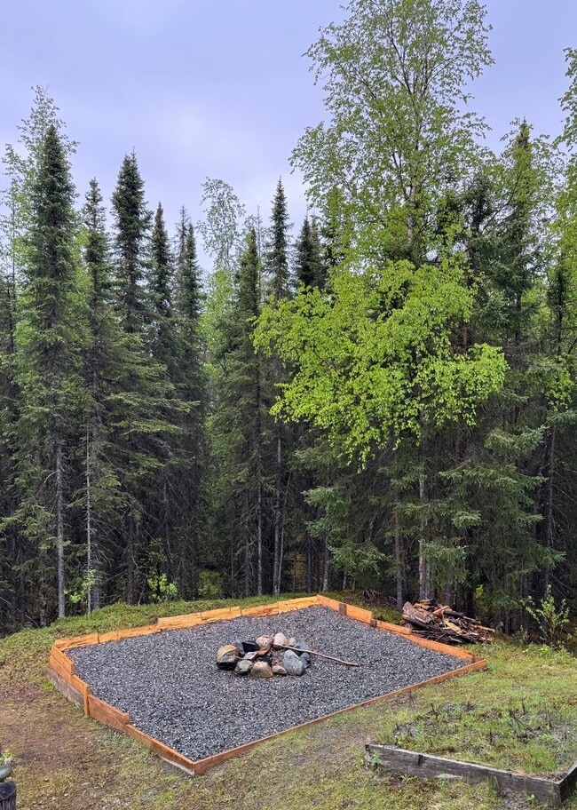 Building Photo - ALASKAN CABIN IN THE WOODS!
