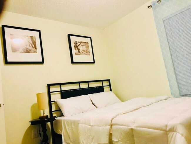 Building Photo - Cozy Smart 3BR 2 Bath House in Sarasota