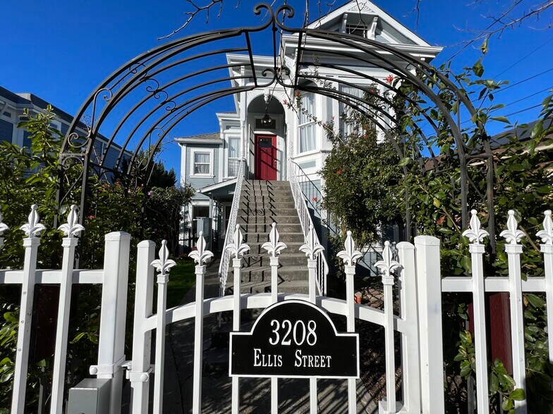 Building Photo - 3208 Ellis St