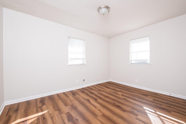 Building Photo - 1101 W Charles Bussey Ave
