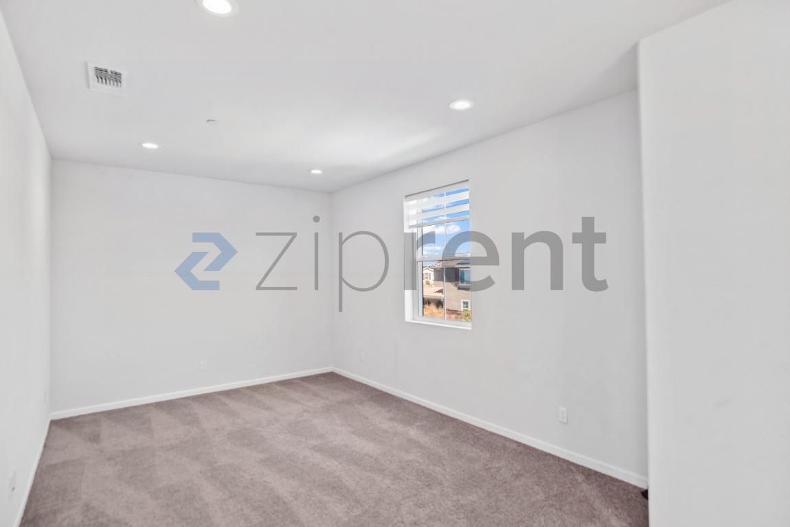 Building Photo - Unit