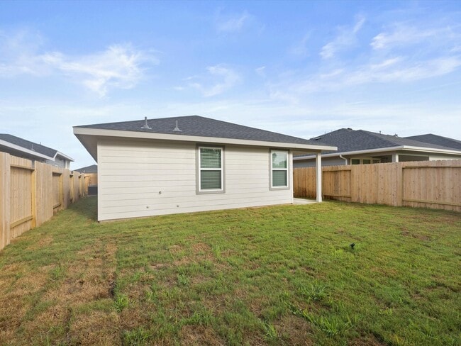 Building Photo - 12733 Ermine St