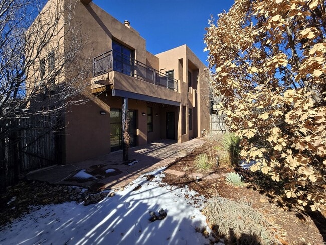 Building Photo - 927 Alto St