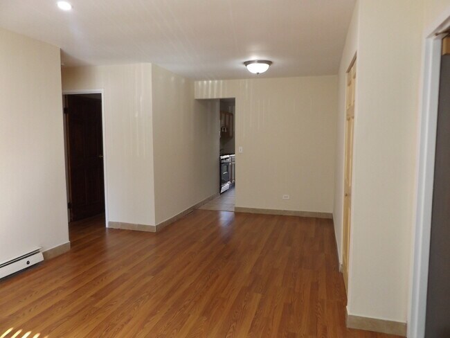 Building Photo - 710 W Huntington Commons Rd