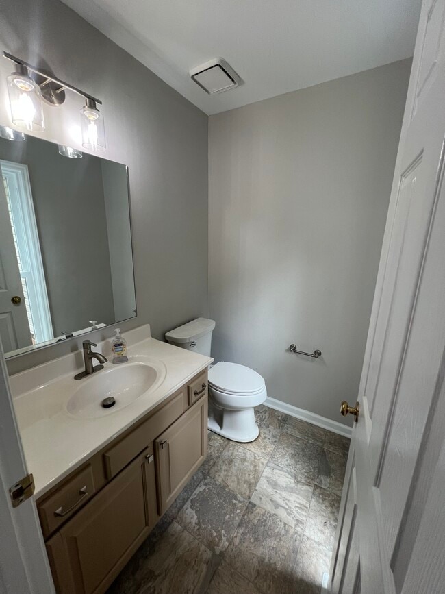 Building Photo - 206 Penchant Ct