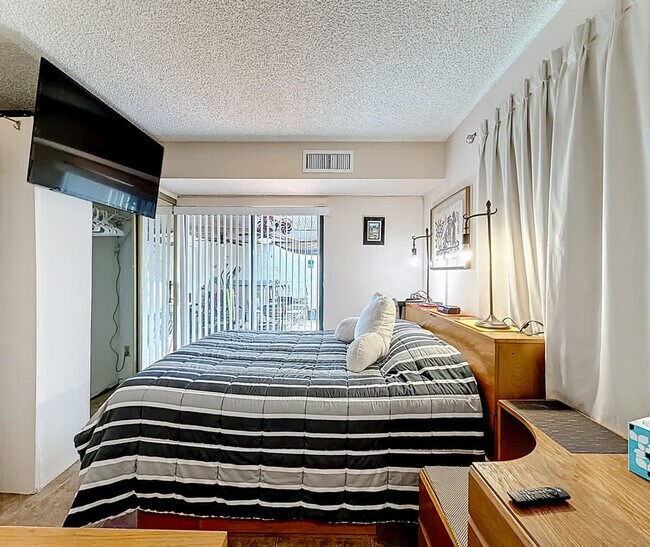 Building Photo - 693 NW 102 Pl