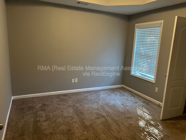 Building Photo - 648 Lynchburg St