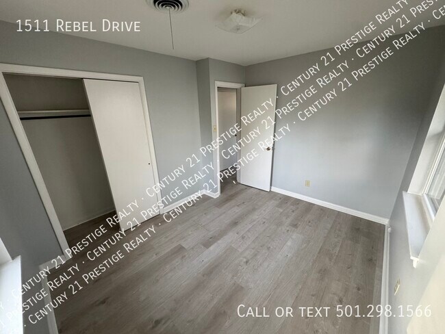 Building Photo - 1511 Rebel Dr