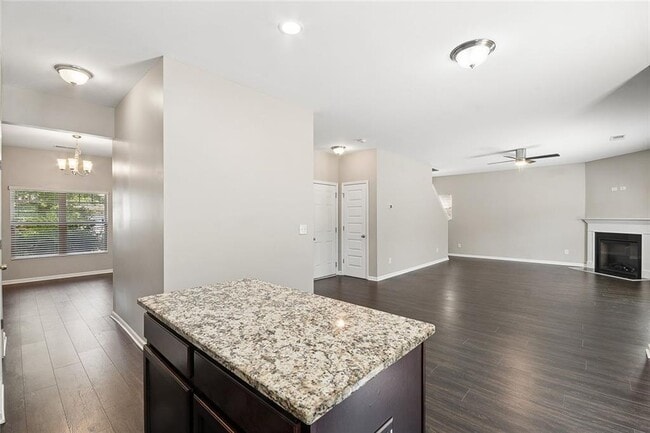 Building Photo - 462 Fredrick Dr