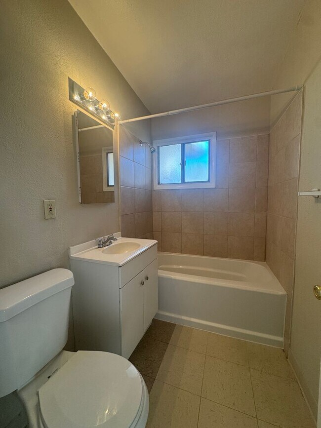 Building Photo - 337 Oasis Dr