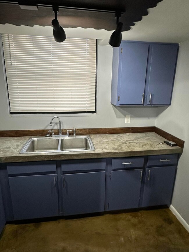 Building Photo - 703 Wilkinson Blvd