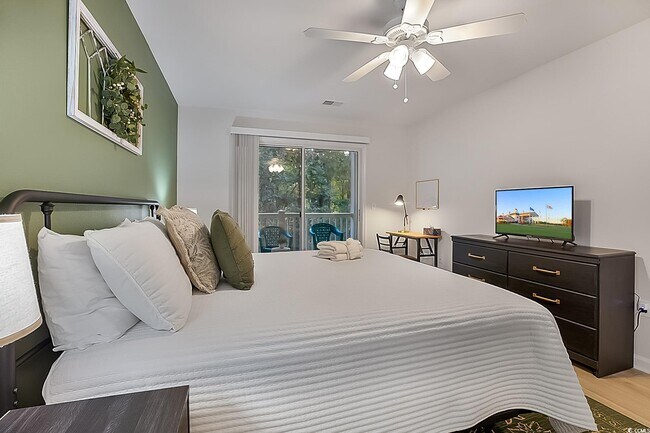 Building Photo - 1204 River Oaks Dr