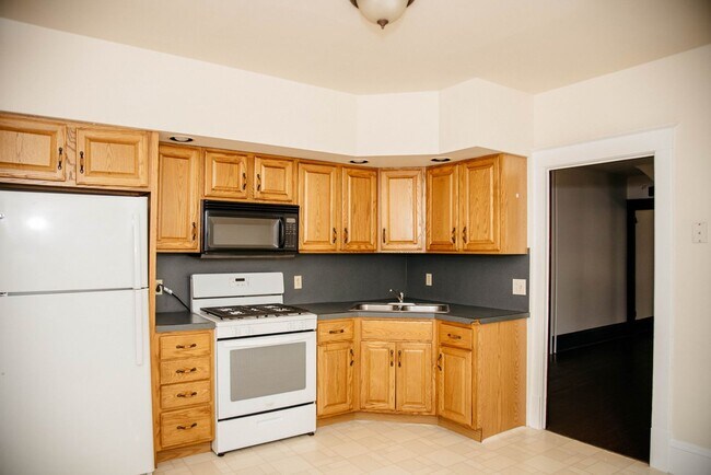 Building Photo - 33 E Gramby St