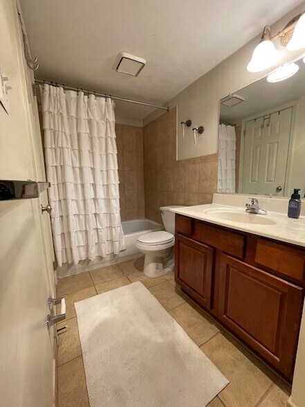 Building Photo - 12 Wingate Ct