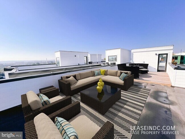 Building Photo - 1264 Holbrook Terrace NE