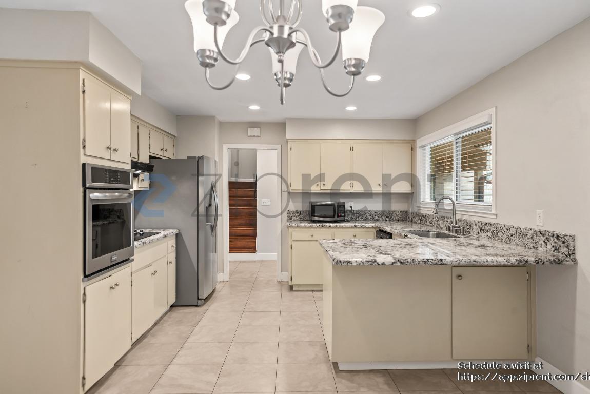 Building Photo - 48 N Lake Dr