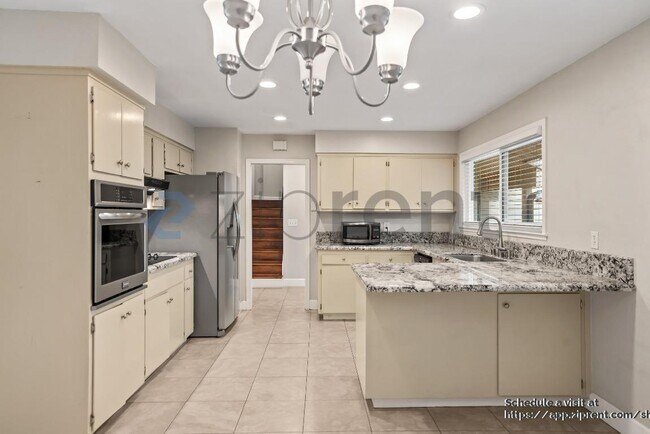 Building Photo - 48 N Lake Dr