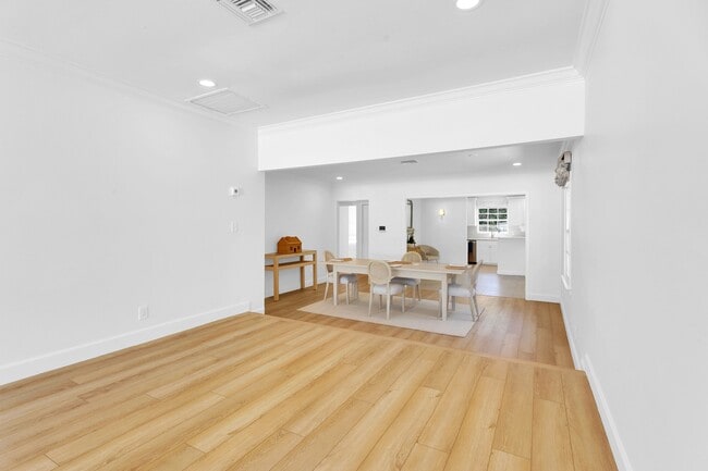 Building Photo - 211 Miraflores Dr