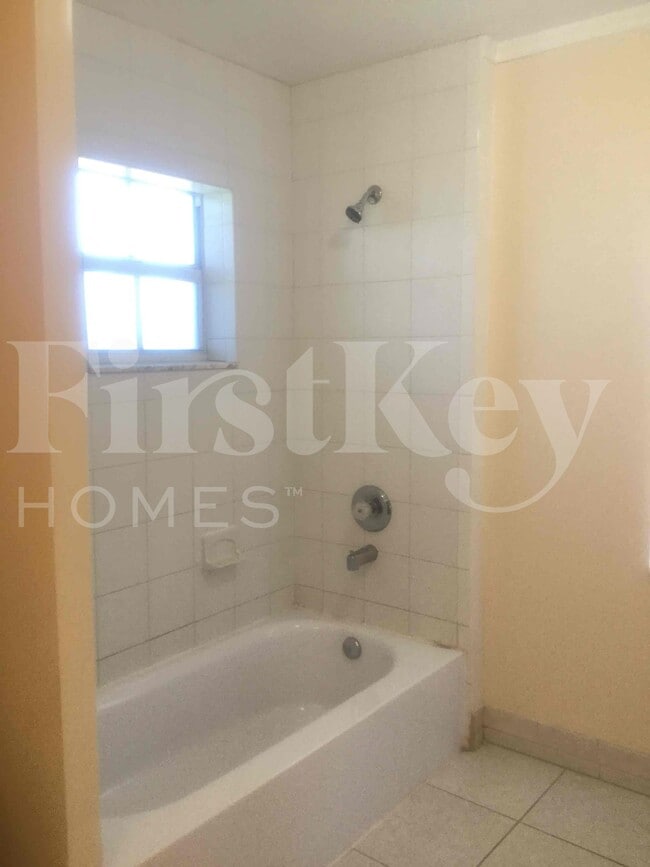 Building Photo - 1443 7th St