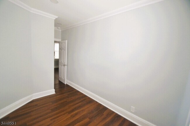 Building Photo - 56 Hobart Pl