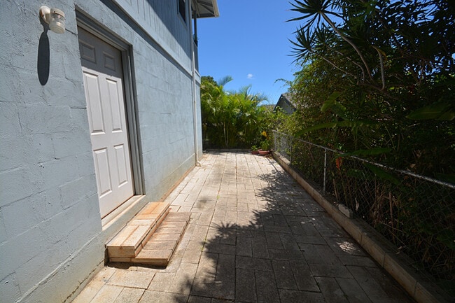 Building Photo - 1751D 10th Ave