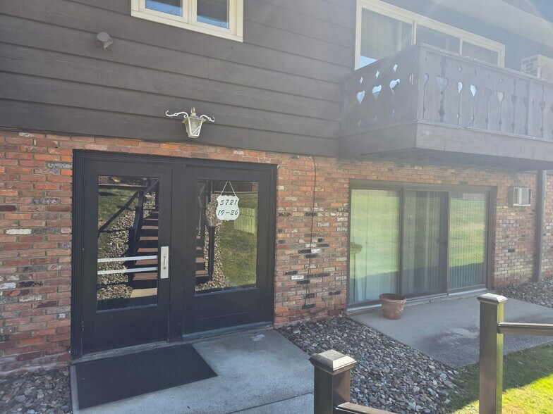 Front of Condo 2 - 5721 Som Center Rd