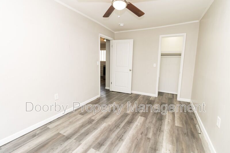 Building Photo - 207 Napier St