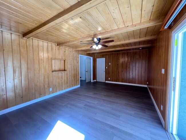 Building Photo - EBS T 37565