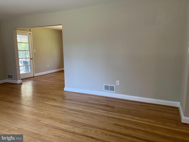 Building Photo - 4616 Willow Run Dr