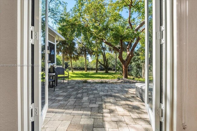 Building Photo - 413 NW 23rd Ave