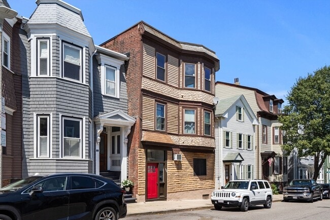 Building Photo - 526 E 5th St