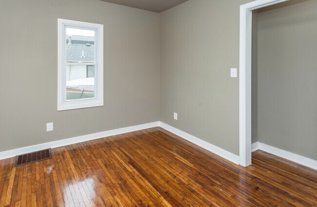 Building Photo - Cozy 3 Bedroom 1 Bathroom- Located near bl...