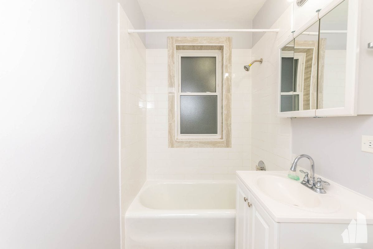 Building Photo - 3710 N Sheffield Ave