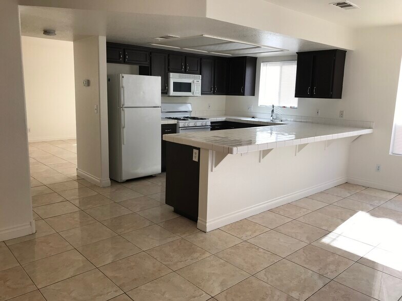 Building Photo - 6404 Rose Tree Ln