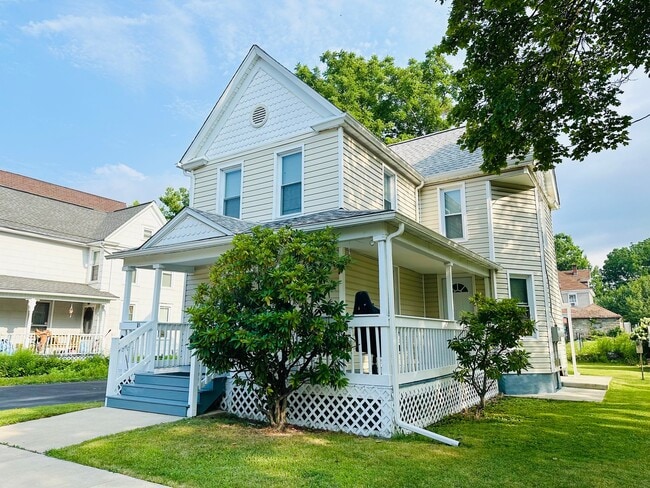 Building Photo - 10 Garfield Ave