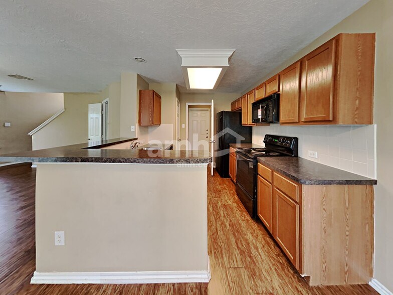 Building Photo - 706 Razee Ct