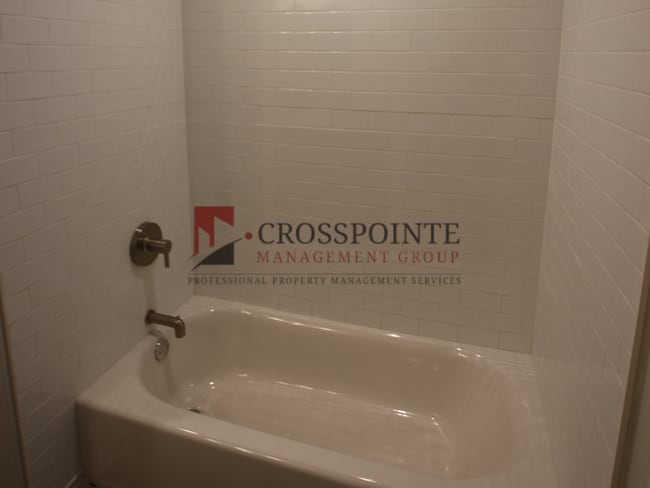 Building Photo - Stunning 2 Bed 2.5 Bath 1 Car Garage Townhome in Tyler!