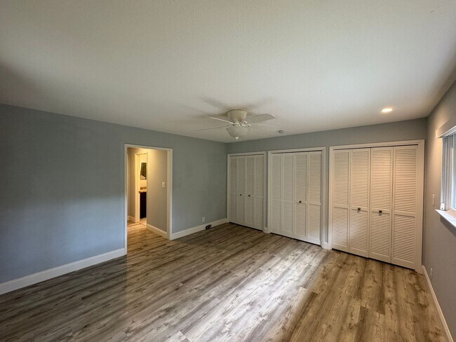 Building Photo - Gorgeous Single Level Home with Pool in Al...