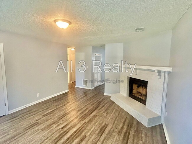 Building Photo - 8460 Pineland Dr