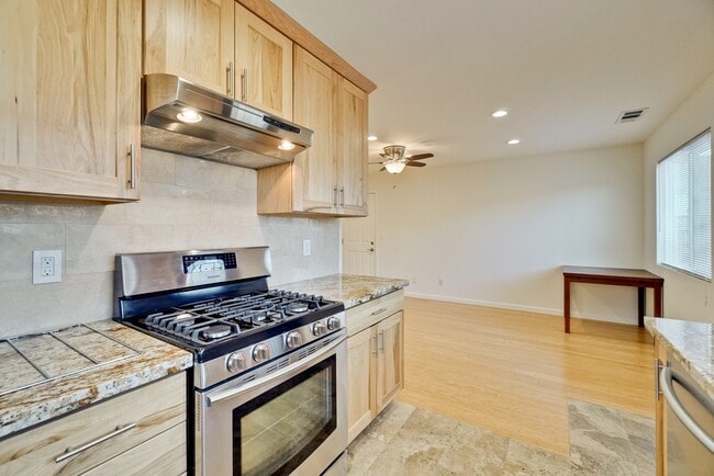 Building Photo - Beautiful 2 Bed/1 Bath Home only Blocks From Downtown Sunnyvale