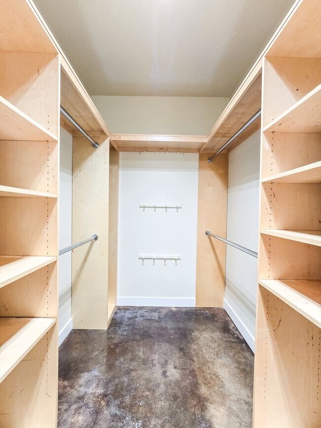 Building Photo - Spacious 3BD Rambler