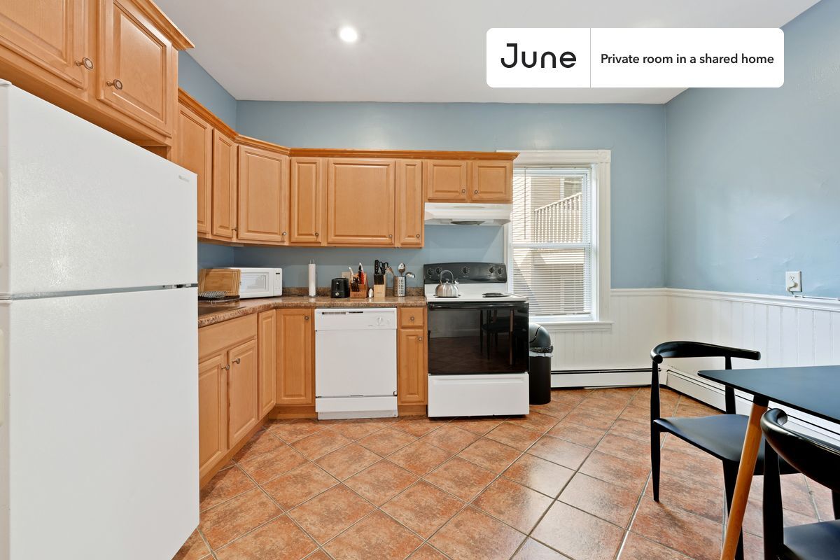 Building Photo - Room in Shared 3 bed/1 bath home in Mission Hill