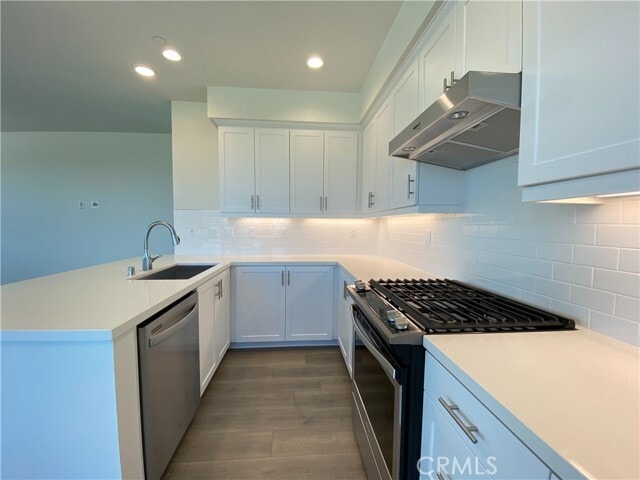 Building Photo - 115 Fable
