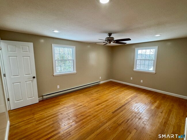 Building Photo - 10 Longview Ln