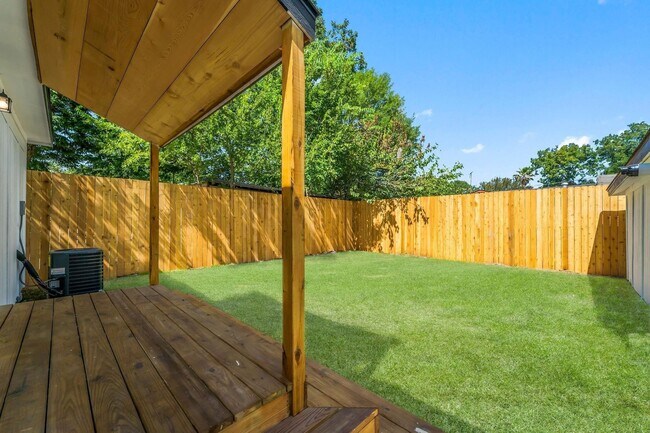 Building Photo - 4049 Lucille St