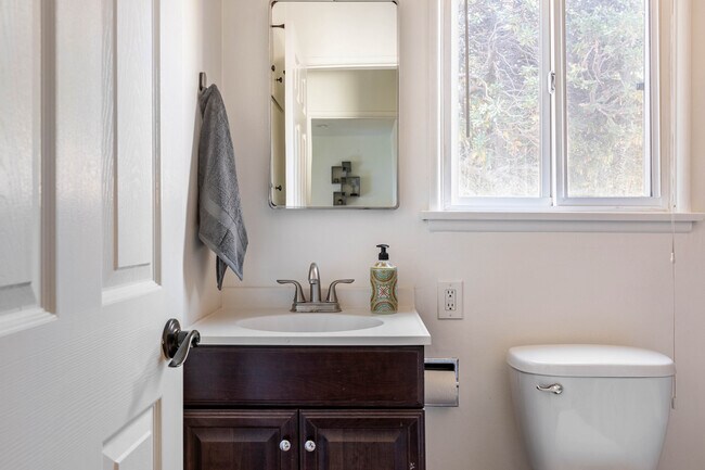 Building Photo - 12415 1/2 Chandler Blvd-A